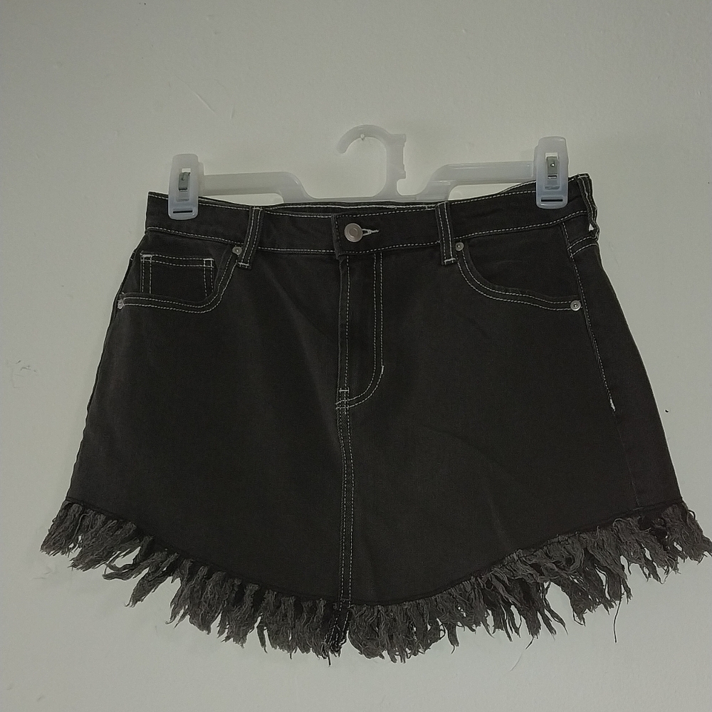 💚3 For $15 Celebrity Pink Denim Fringe Skirt